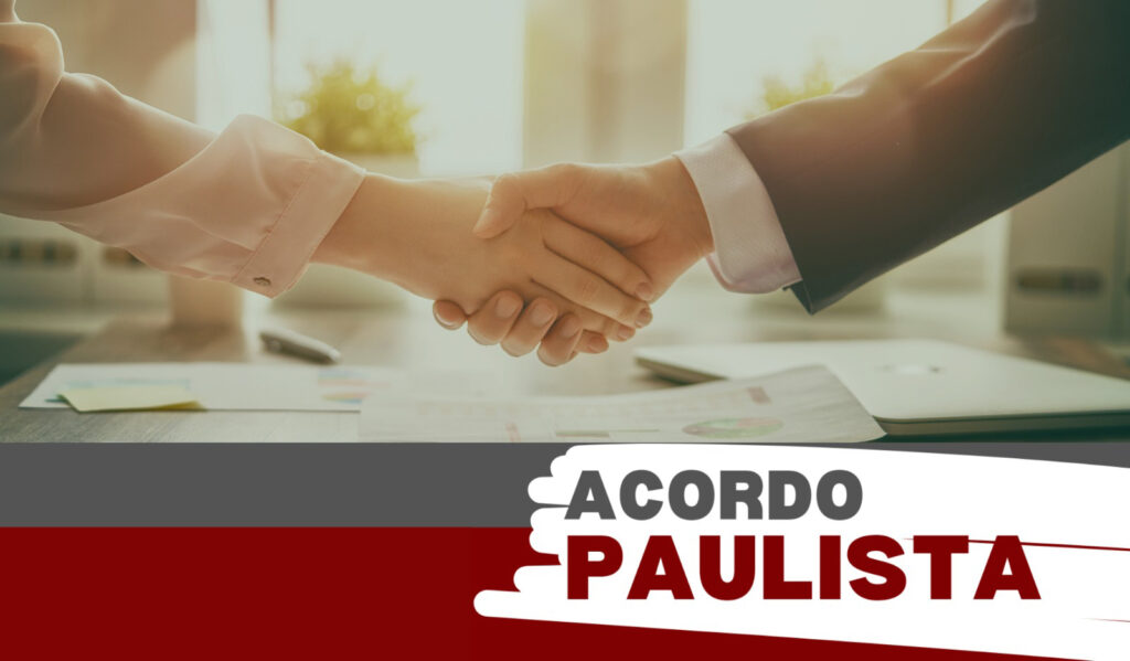 Aperto de mãos simbolizando um acordo com o logo do acordo paulista no rodapé da imagem