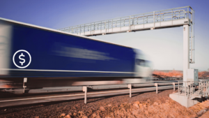 Carreta passando em pedágio automático